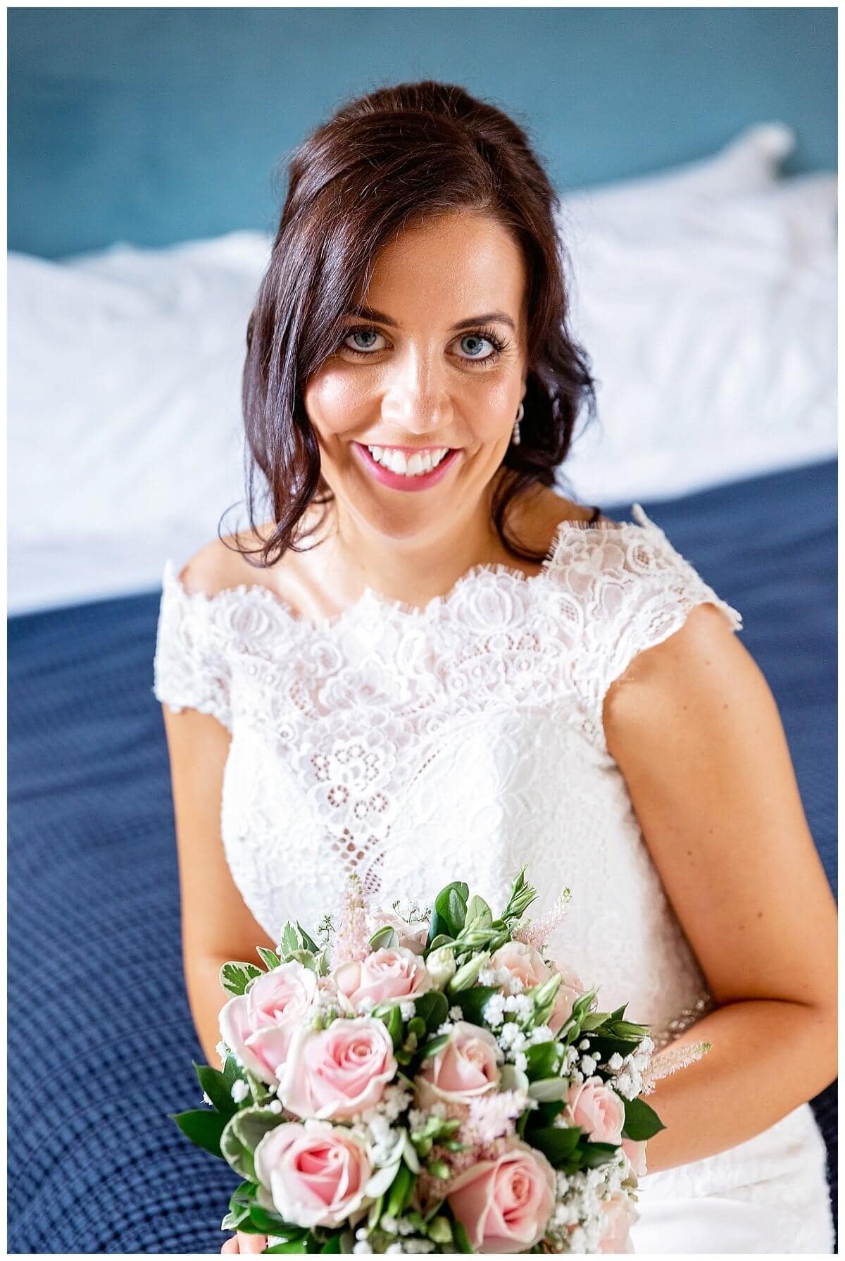 Pronovias Wedding dress and Bride bouquet from Julie Cambridge